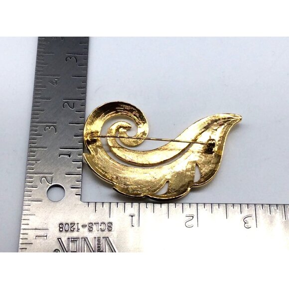 Vintage Gold-Tone Hammered Paisley Brooch Pin Leaf Design - Picture 5 of 5